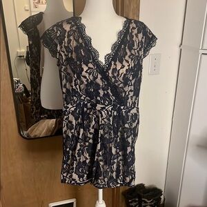 NWT Almost Famous Navy and Cream Lace Romper 💜
